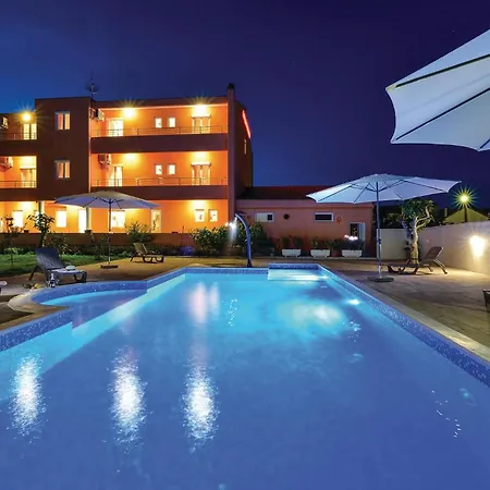 Apartment 1 Bedroom In