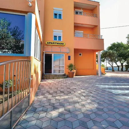 Apartment 1 Bedroom In *